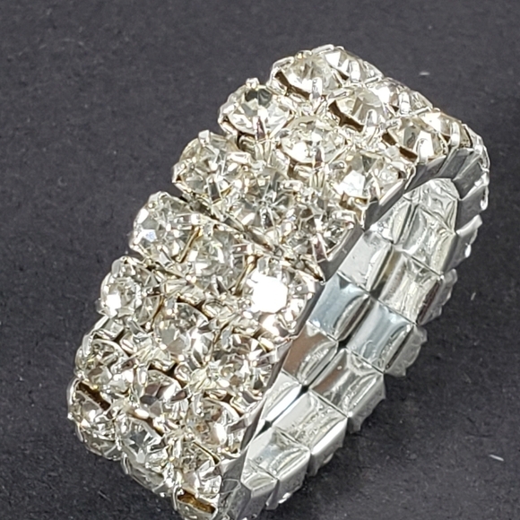 Silver Stretch Ring with Clear Rhinestones – Glamorous Wide Band Bling Jewelry - Picture 4 of 9